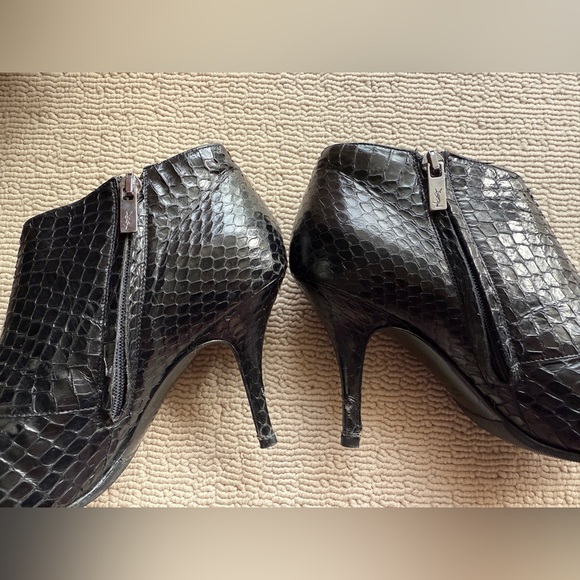 YSL Saint Laurent Black Crocodile Embossed Ankle Boots Side Zip Pointy Toe 37.5 - Picture 11 of 14